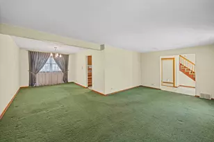 538 Maple Ln, Darien, IL 60561 - Photo 5