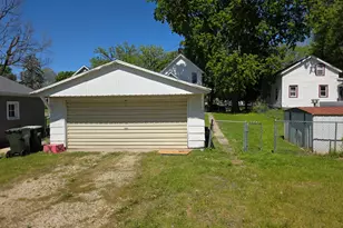 409 16th Ave, Sterling, IL 61081 - Photo 5