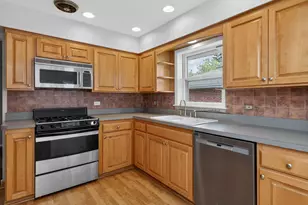 924 S Hillcrest Ave, Elmhurst, IL 60126 - Photo 11
