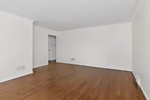 924 S Hillcrest Ave, Elmhurst, IL 60126 - Photo 3