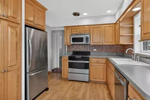 924 S Hillcrest Ave, Elmhurst, IL 60126 - Photo 9