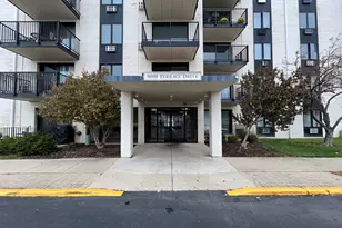 9098 W Terrace Dr, Niles, IL 60714 - Photo 1