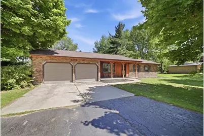 5645 S Beebe Drive, Rochelle, IL 61068 - Photo 3