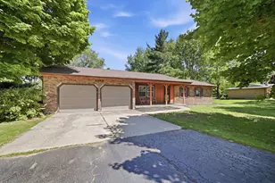 5645 S Beebe Dr, Rochelle, IL 61068 - Photo 3