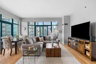 340 W Superior St, Chicago, IL 60654 - Photo 3