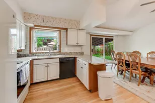 201 E Monroe Ave, Villa Park, IL 60181 - Photo 7