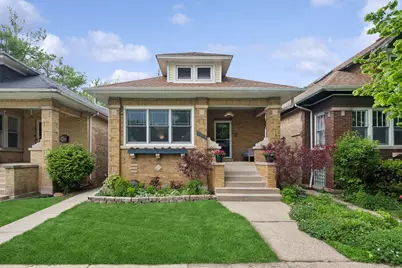 5004 N Tripp Avenue, Chicago, IL 60630 - Photo 1