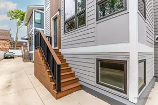 311 Burkhardt Ct, Forest Park, IL 60130 - Photo 3