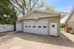 3741 Emerson St, Schiller Park, IL 60176 - Photo 23