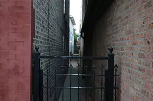 1736 W Beach Ave, Chicago, IL 60622 - Photo 17