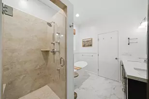 823 N Marshfield Ave, Chicago, IL 60622 - Photo 17