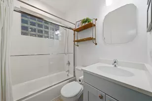 823 N Marshfield Ave, Chicago, IL 60622 - Photo 23