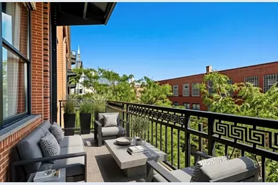 1040 W Adams Street #333, Chicago, IL 60607 - Photo 9