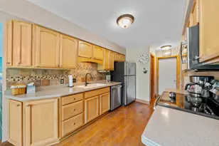 1837 Kerrybrook Ct, Sycamore, IL 60178 - Photo 3