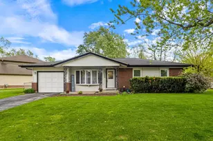 948 Carswell Ct, Elk Grove Village, IL 60007 - Photo 1