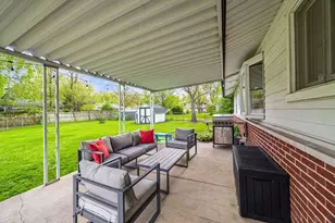 948 Carswell Ct, Elk Grove Village, IL 60007 - Photo 17