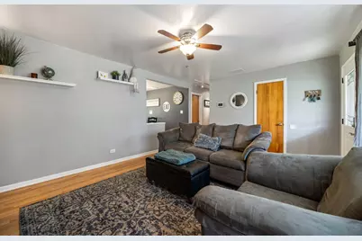 948 Carswell Court, Elk Grove Village, IL 60007 - Photo 5