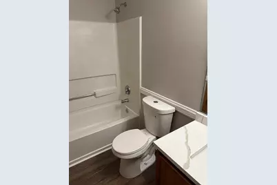 2240 Flagstone Lane, Carpentersville, IL 60110 - Photo 9