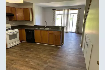 2240 Flagstone Lane, Carpentersville, IL 60110 - Photo 3