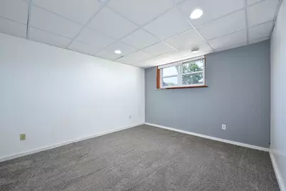 913 Vine Street, Streamwood, IL 60107 - Photo 15