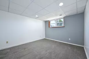 913 Vine St, Streamwood, IL 60107 - Photo 15