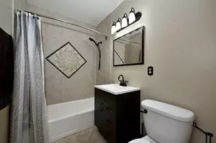 913 Vine St, Streamwood, IL 60107 - Photo 7
