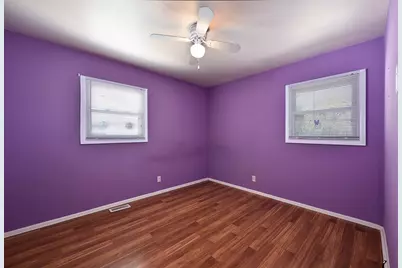 913 Vine Street, Streamwood, IL 60107 - Photo 9