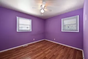 913 Vine St, Streamwood, IL 60107 - Photo 9