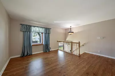 913 Vine Street, Streamwood, IL 60107 - Photo 3