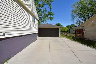 913 Vine St, Streamwood, IL 60107 - Photo 21