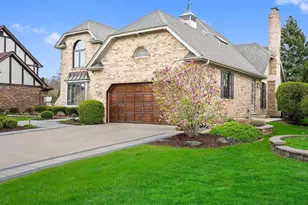 2S517 Danbury Dr, Glen Ellyn, IL 60137 - Photo 3