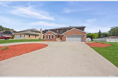 725 N 8th Avenue, Addison, IL 60101 - Photo 1