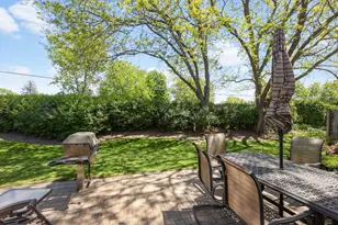 879 Burgess Cir, Buffalo Grove, IL 60089 - Photo 19