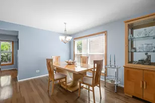 879 Burgess Cir, Buffalo Grove, IL 60089 - Photo 5