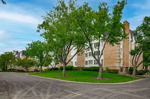 200 Lake Blvd, Buffalo Grove, IL 60089 - Photo 3