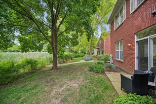 992 Enfield Dr, Northbrook, IL 60062 - Photo 19