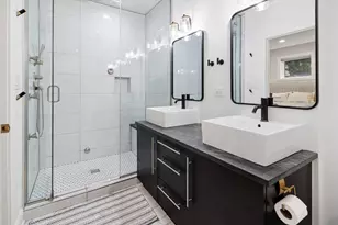 821 W Roscoe St, Chicago, IL 60657 - Photo 15