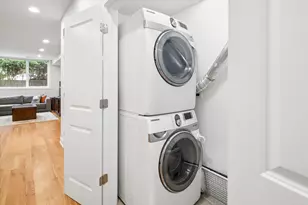 821 W Roscoe St, Chicago, IL 60657 - Photo 27