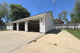 516 W 2nd St, Momence, IL 60954 - Photo 35