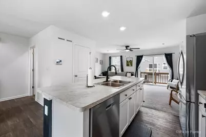 1107 Briar Glen Court, Hampshire, IL 60140 - Photo 5