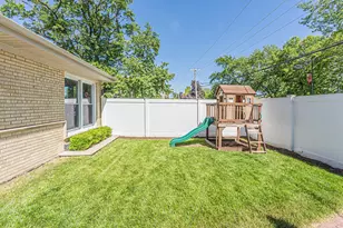 9858 S Springfield Ave, Evergreen Park, IL 60805 - Photo 29