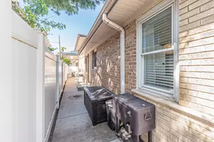 9858 S Springfield Ave, Evergreen Park, IL 60805 - Photo 27