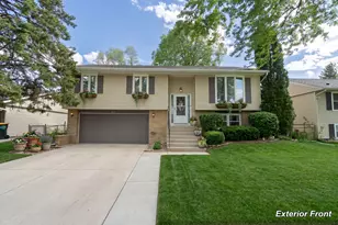 815 Oriole Dr, Streamwood, IL 60107 - Photo 1