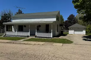 606 E Silk St, Mount Carroll, IL 61053 - Photo 1