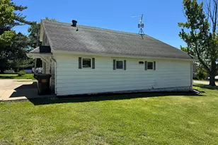 606 E Silk St, Mount Carroll, IL 61053 - Photo 7