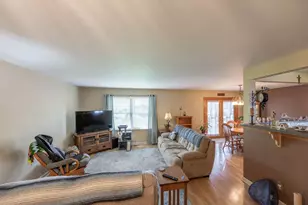 520 S 15th Ct, Saint Charles, IL 60174 - Photo 3