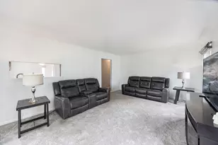 1237 E Greystone Dr, Round Lake Beach, IL 60073 - Photo 3