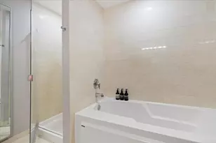 510 W Erie St, Chicago, IL 60654 - Photo 23