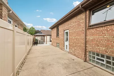 5742 S Rutherford Avenue, Chicago, IL 60638 - Photo 19