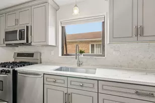 5742 S Rutherford Ave, Chicago, IL 60638 - Photo 5
